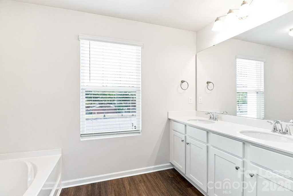 233 W Grover Street - Photo 7