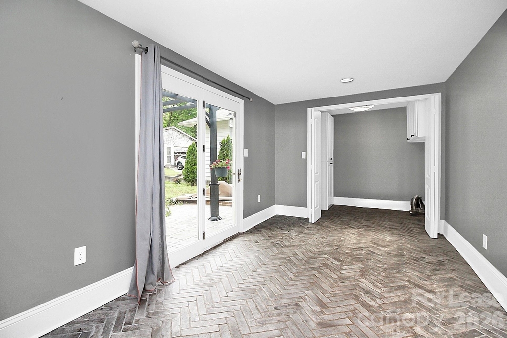 408 W 6th Avenue - Photo 7