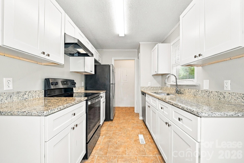 3100 Chenango Drive - Photo 3