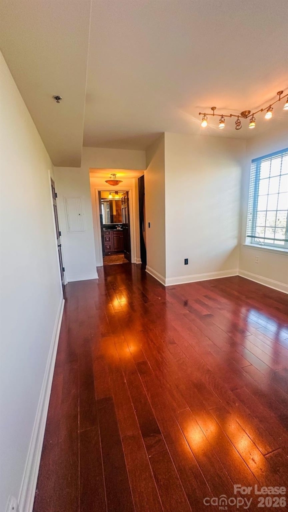 300 W 5th Street - Photo 5