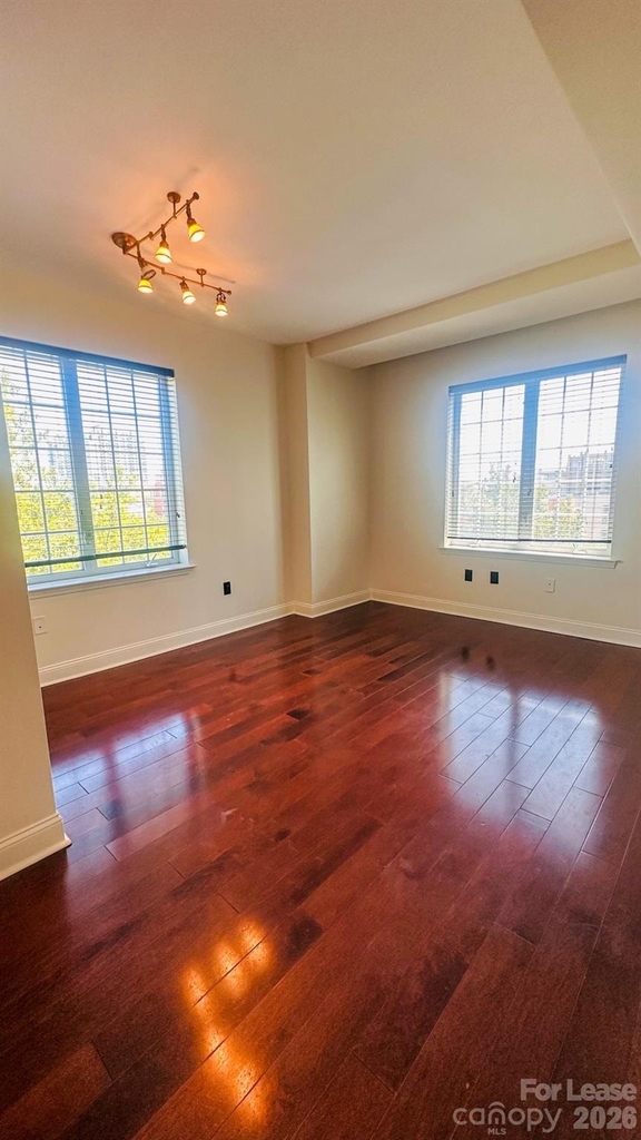 300 W 5th Street - Photo 4