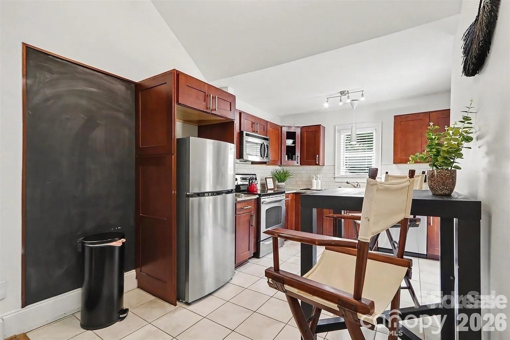 1013 Spruce Street - Photo 5