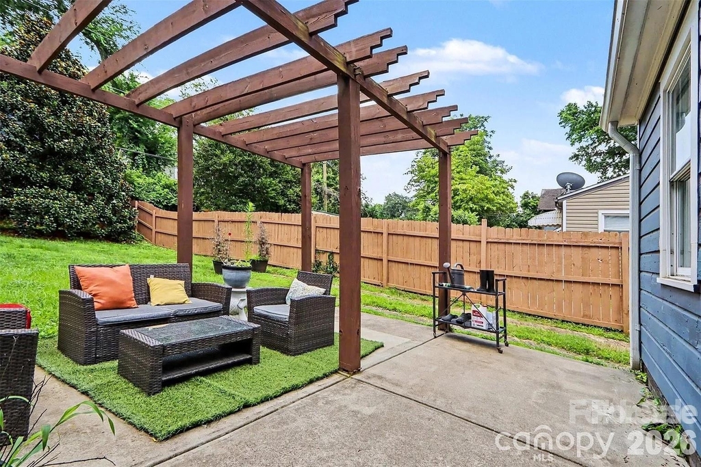 1013 Spruce Street - Photo 9