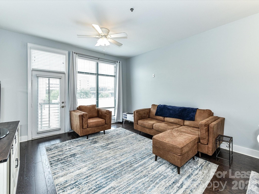 115 E Park Avenue - Photo 3