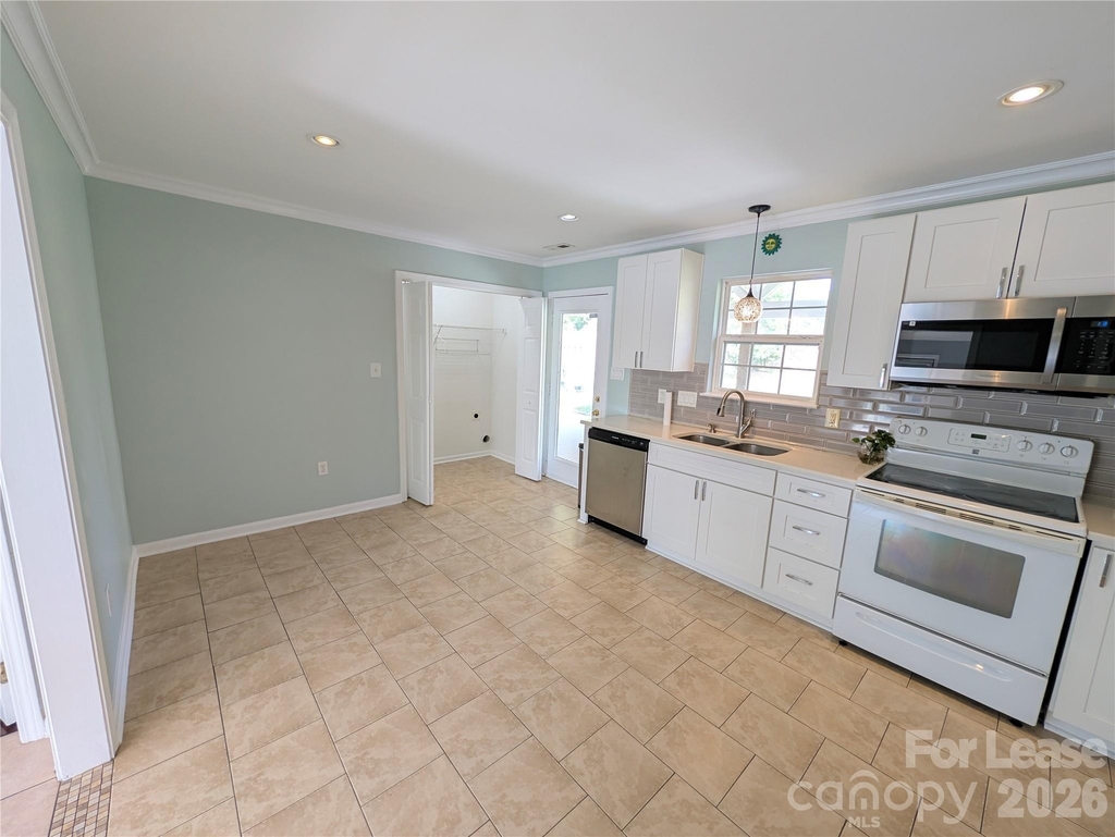 3017 Lynworth Place - Photo 3