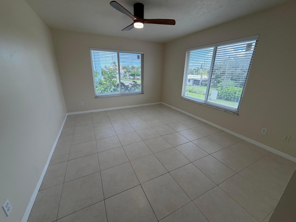 1180 Carlton Court - Photo 16