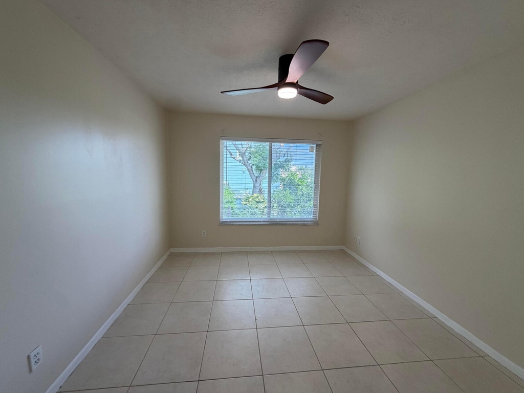 1180 Carlton Court - Photo 11