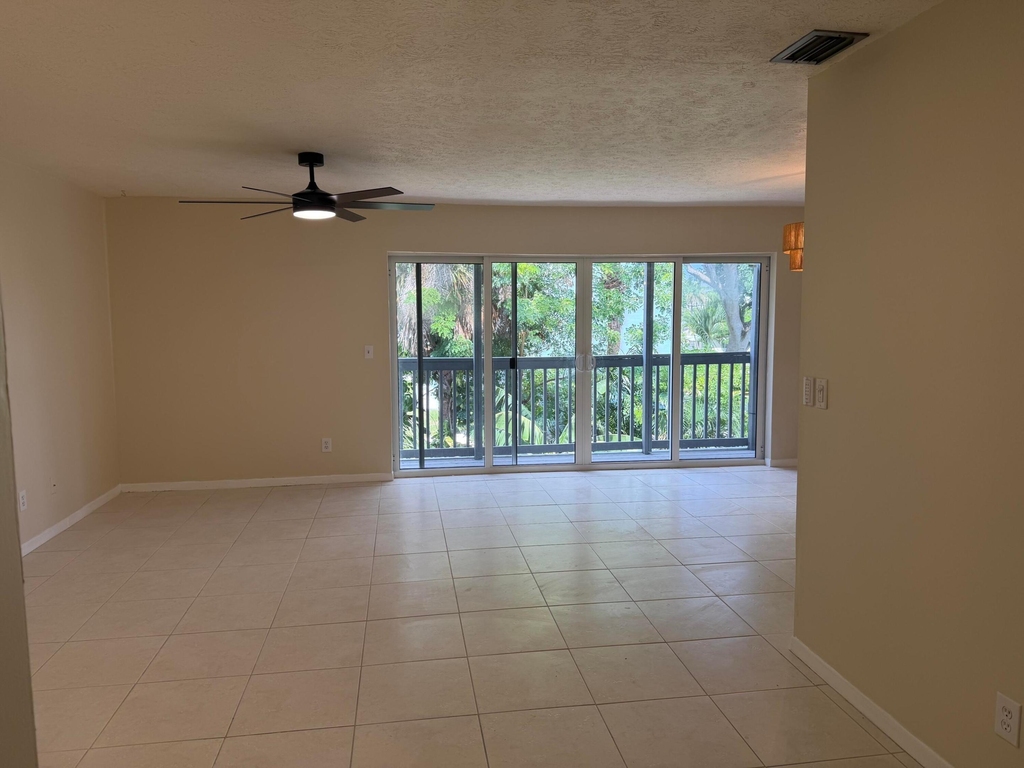 1180 Carlton Court - Photo 2