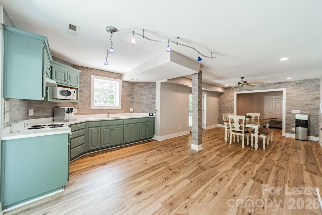 2006 Sandy Pond Lane - Photo 32
