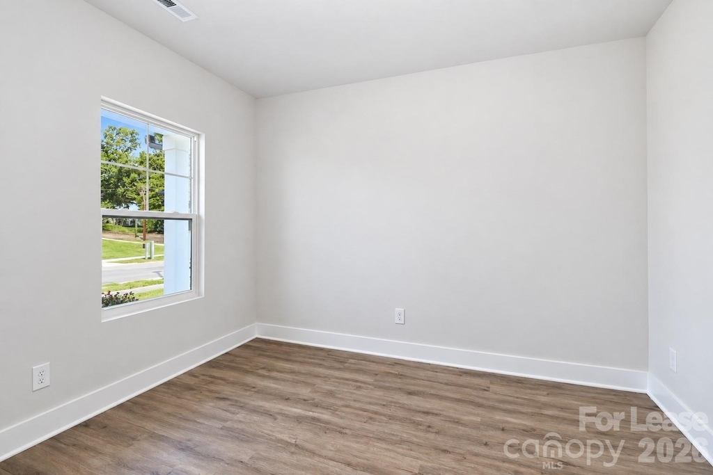 105 Silverwood Court - Photo 8