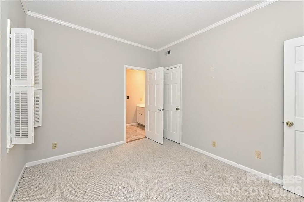 1016 Queens Road - Photo 19