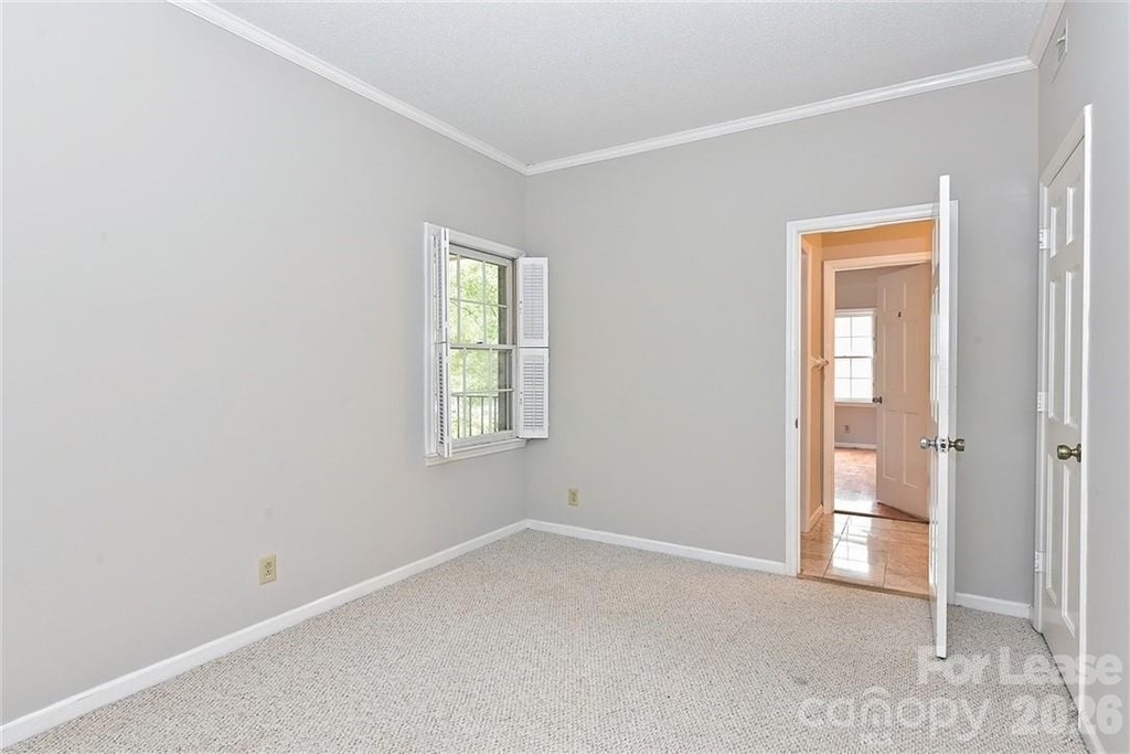 1016 Queens Road - Photo 18