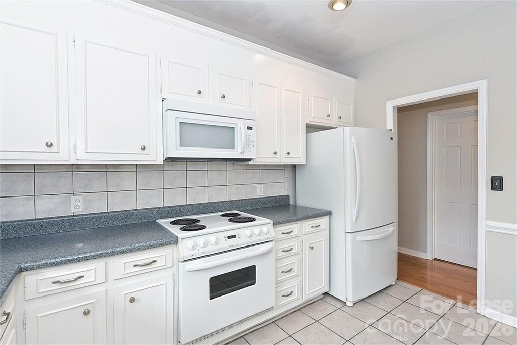 1016 Queens Road - Photo 5