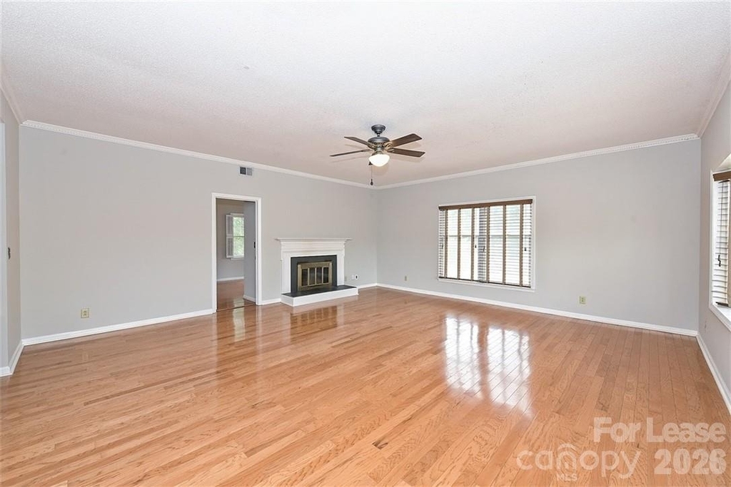 1016 Queens Road - Photo 11