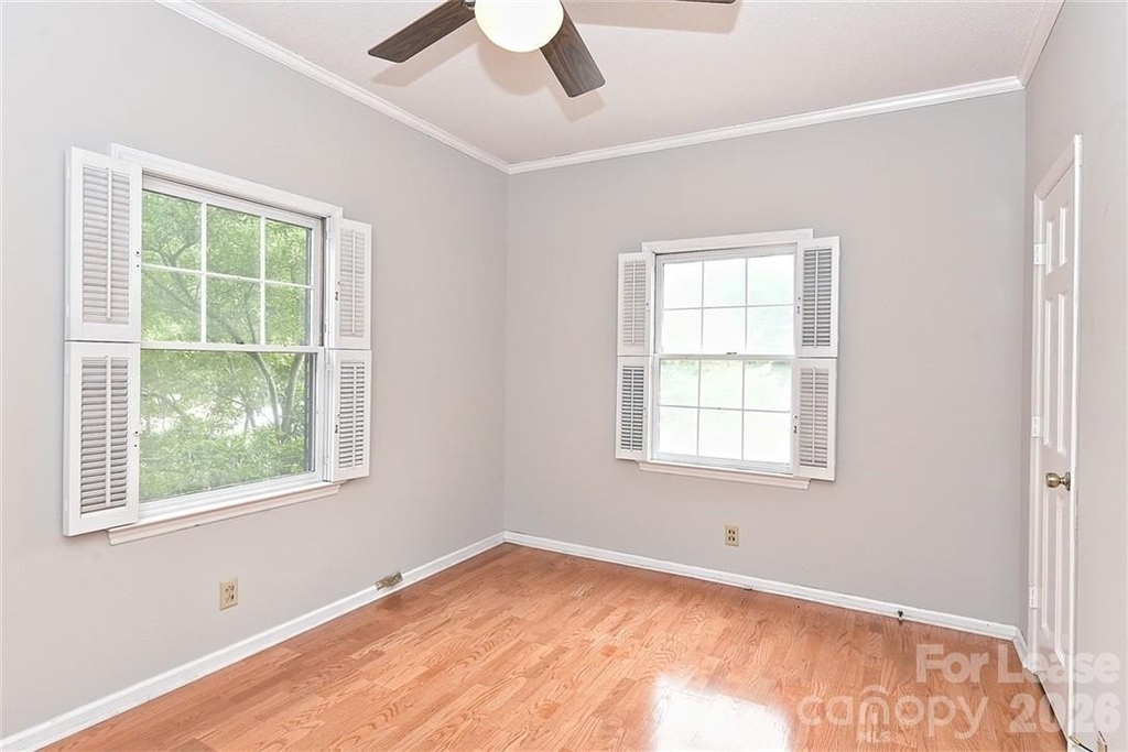 1016 Queens Road - Photo 15