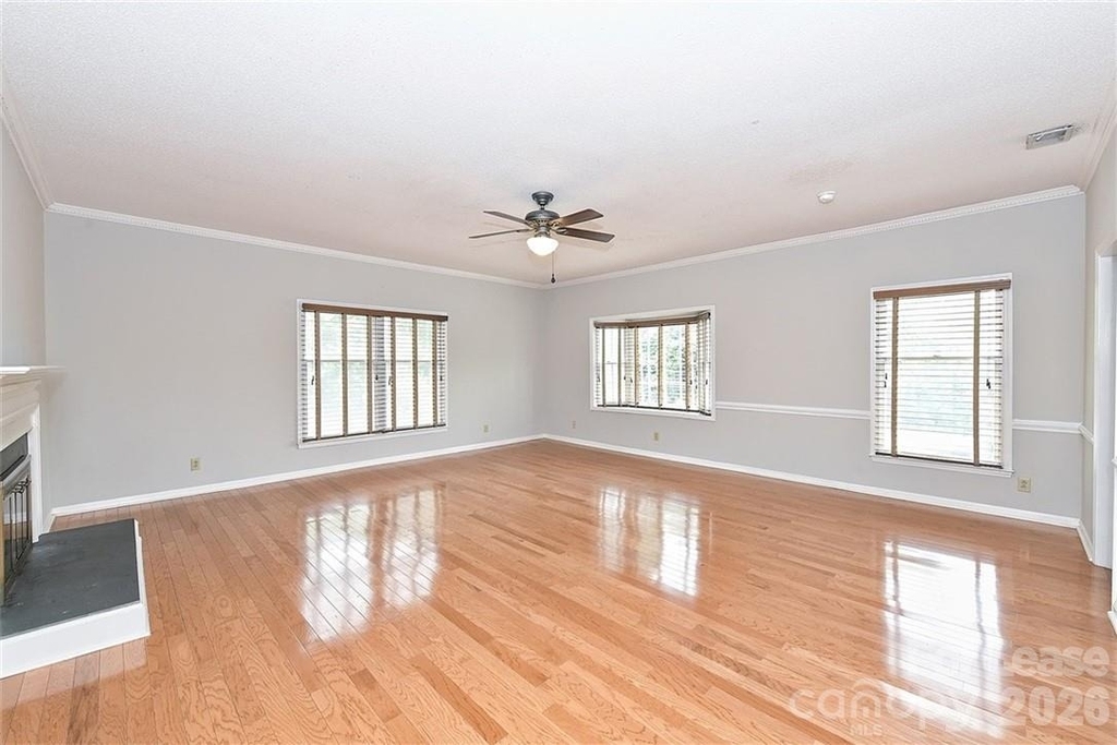 1016 Queens Road - Photo 9