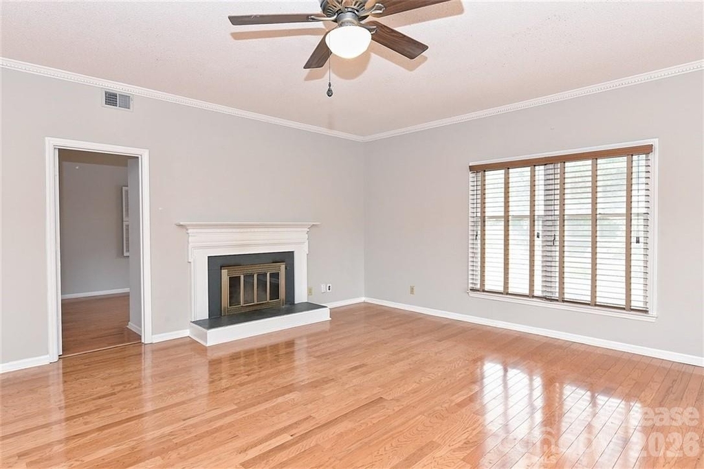 1016 Queens Road - Photo 12