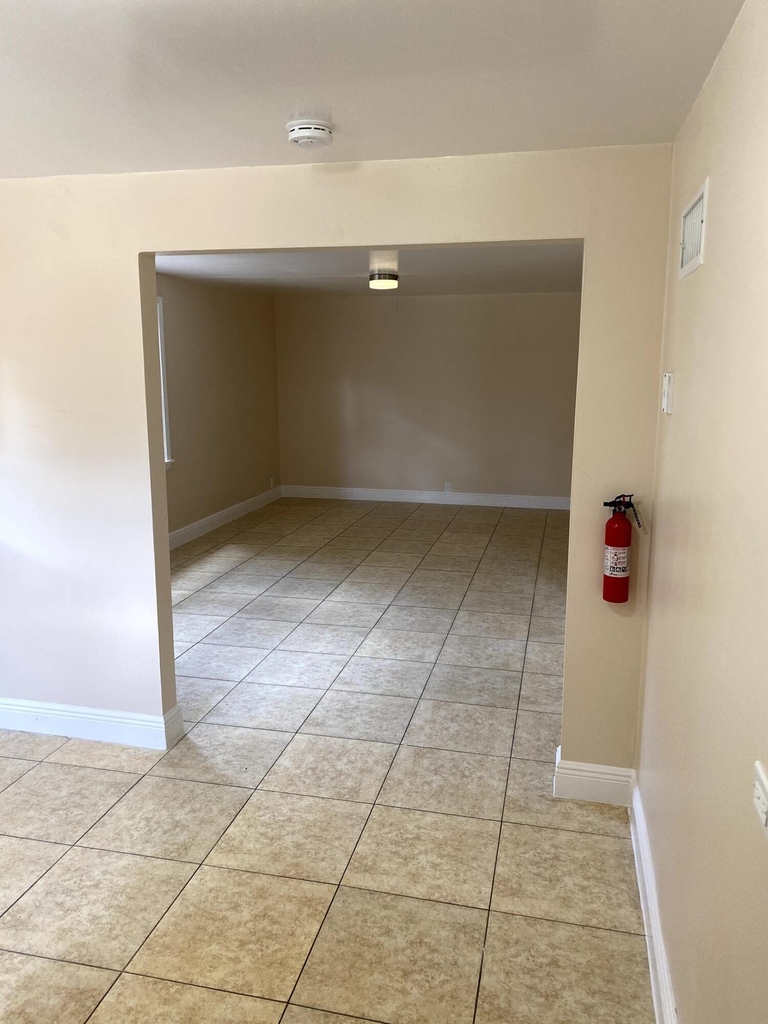 4821 Vermont Avenue - Photo 2