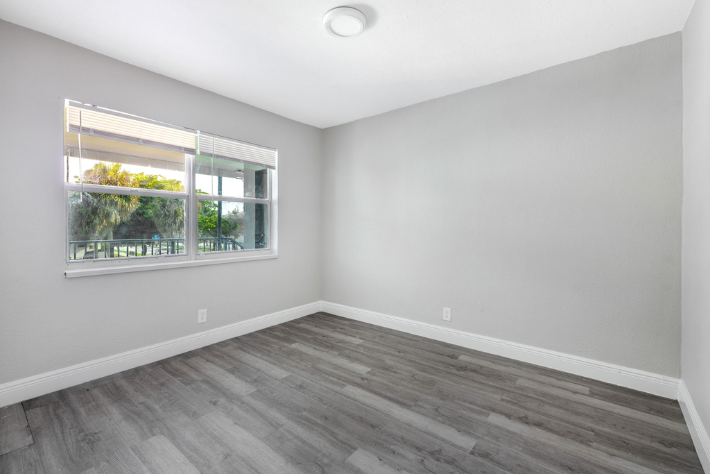 515 N Sapodilla Avenue - Photo 4