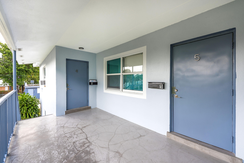 515 N Sapodilla Avenue - Photo 18