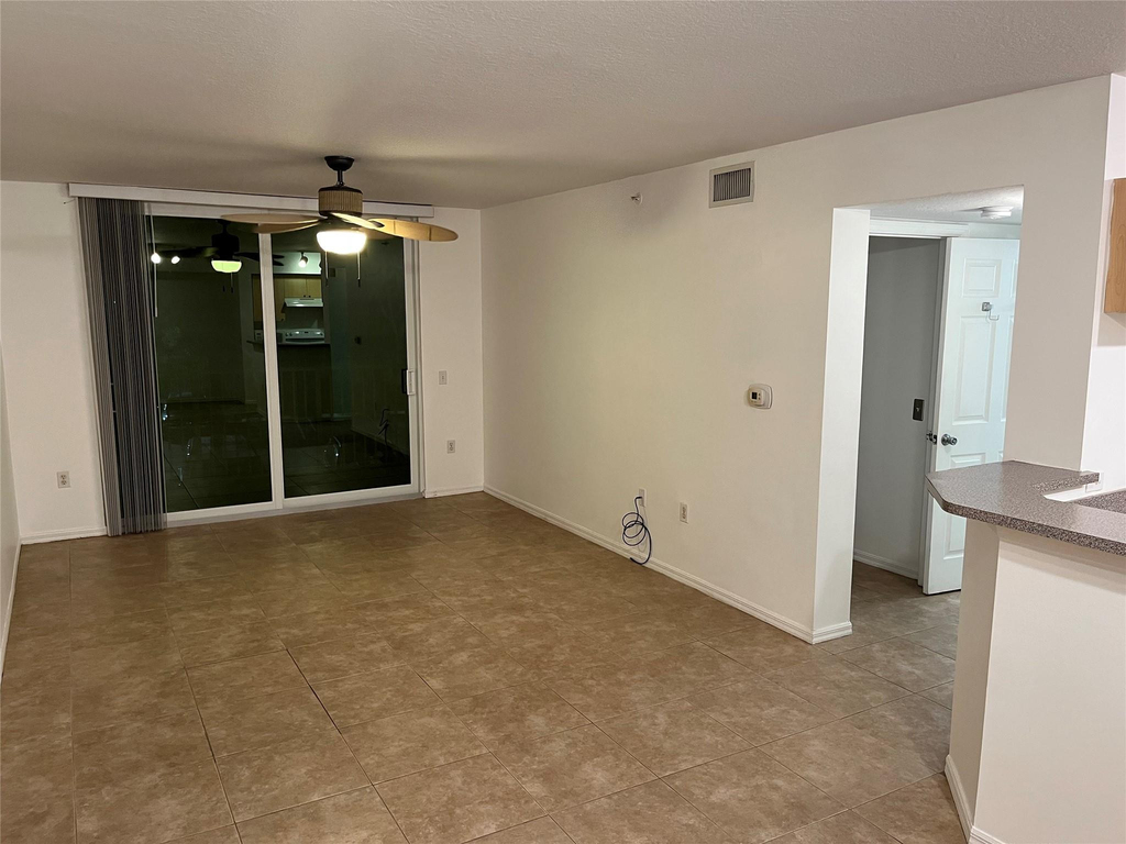913 Villa Circle - Photo 2