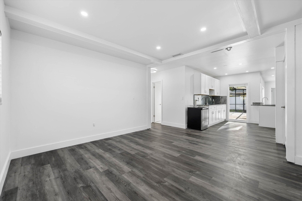1650 Nw 9th Street - Photo 13