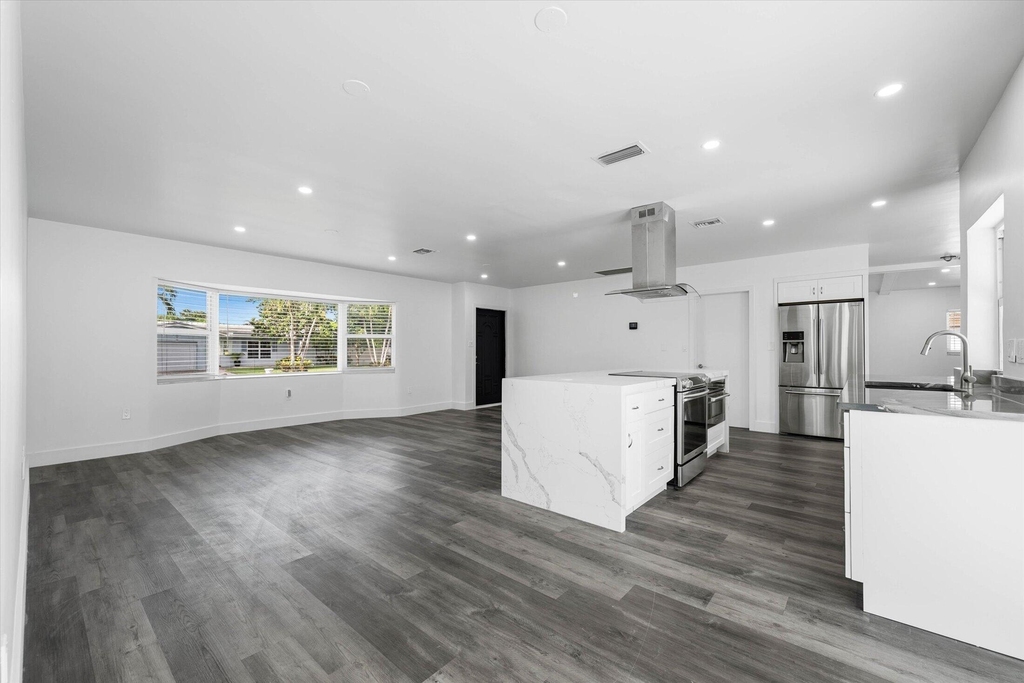 1650 Nw 9th Street - Photo 5