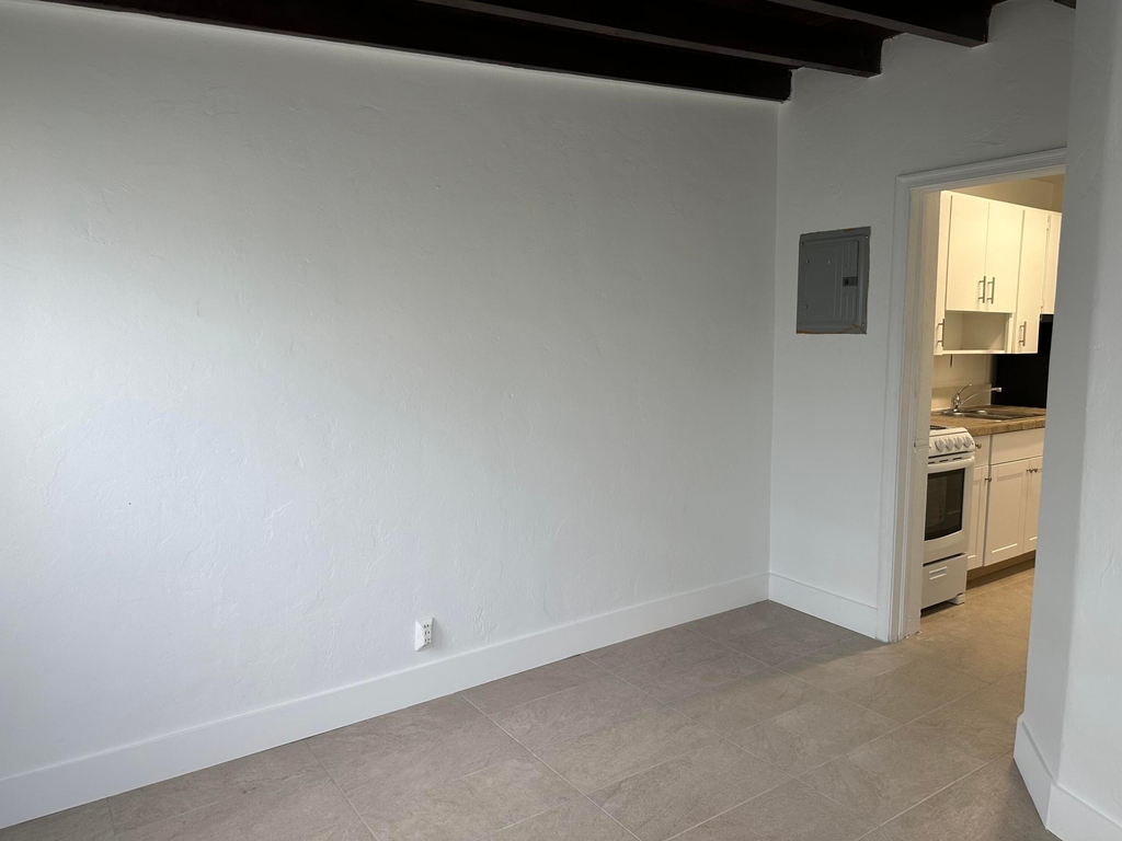 1018 Ne 3rd Street - Photo 16
