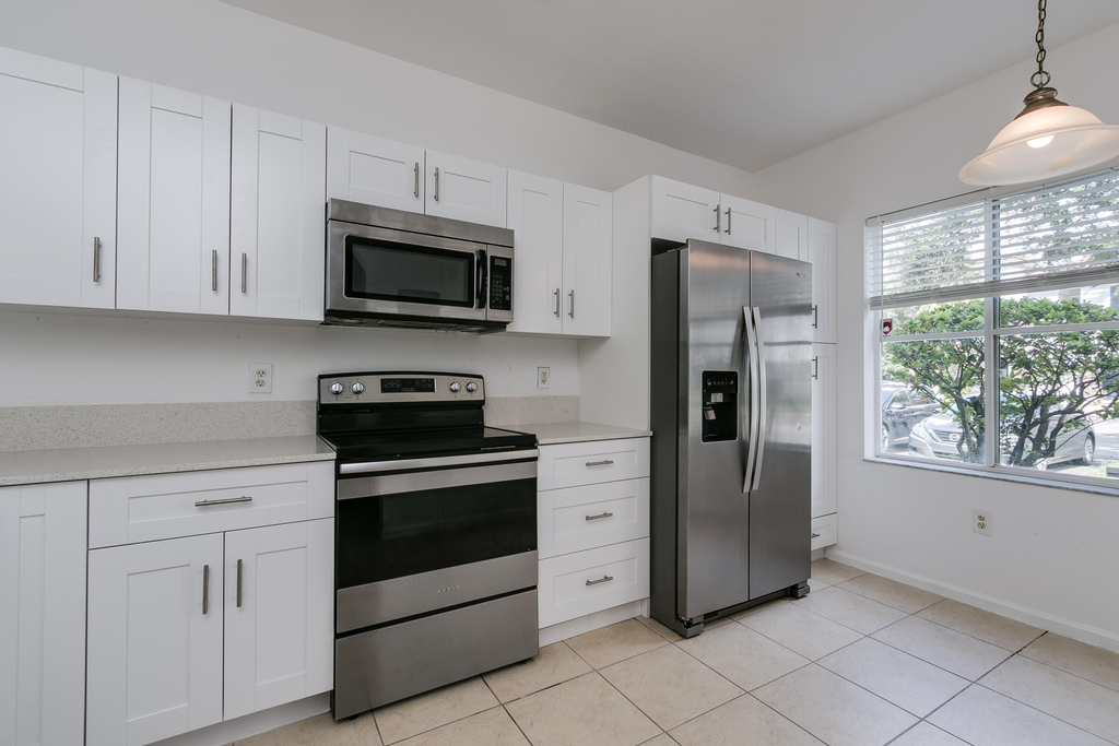 2830 Sw 82nd Avenue - Photo 7