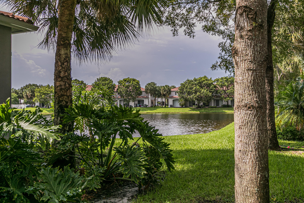2830 Sw 82nd Avenue - Photo 5