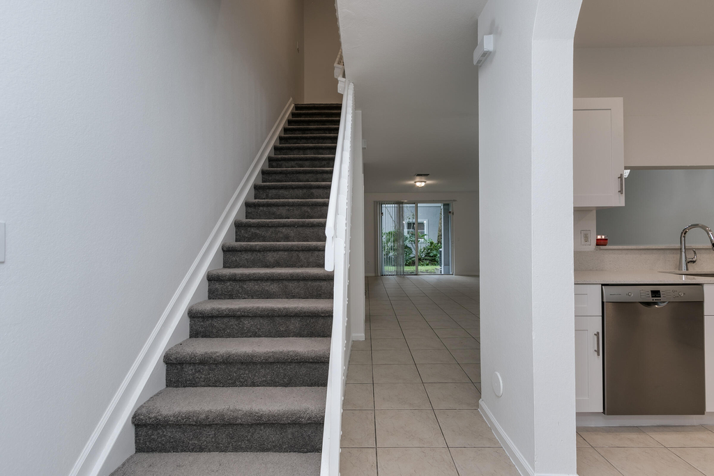 2830 Sw 82nd Avenue - Photo 10