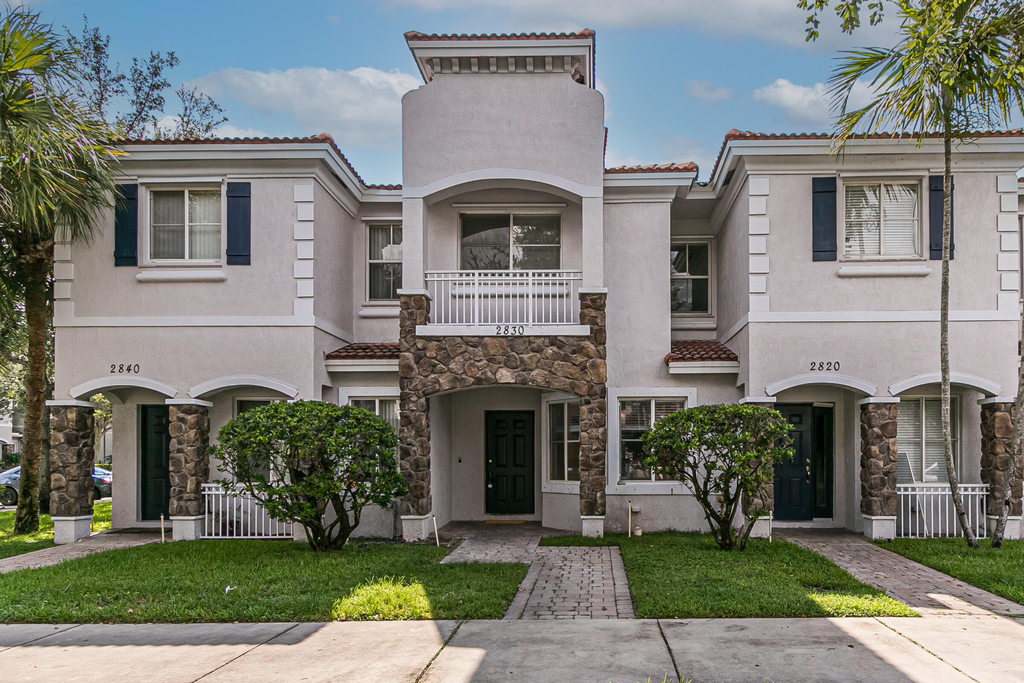2830 Sw 82nd Avenue - Photo 2