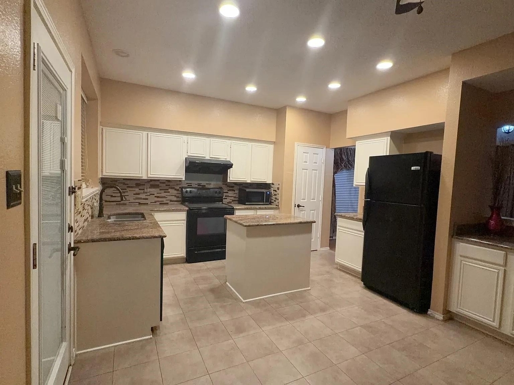 1208 Canoe Lane - Photo 2