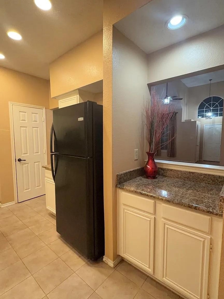 1208 Canoe Lane - Photo 3