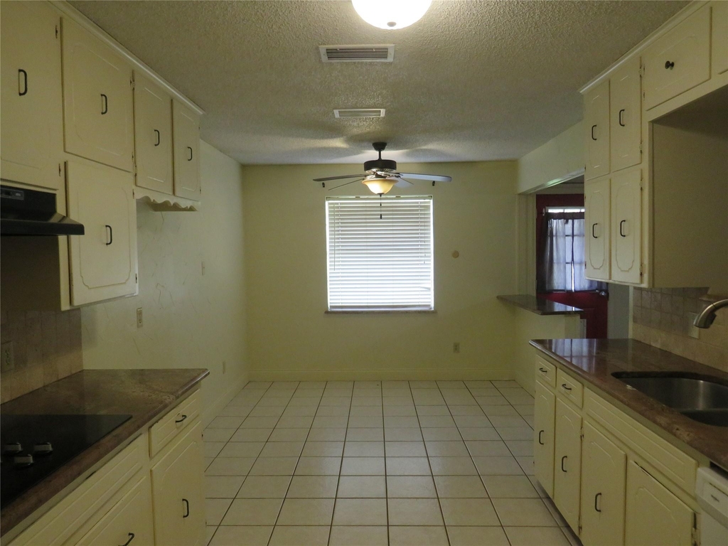 1928 Hurstview Drive - Photo 6
