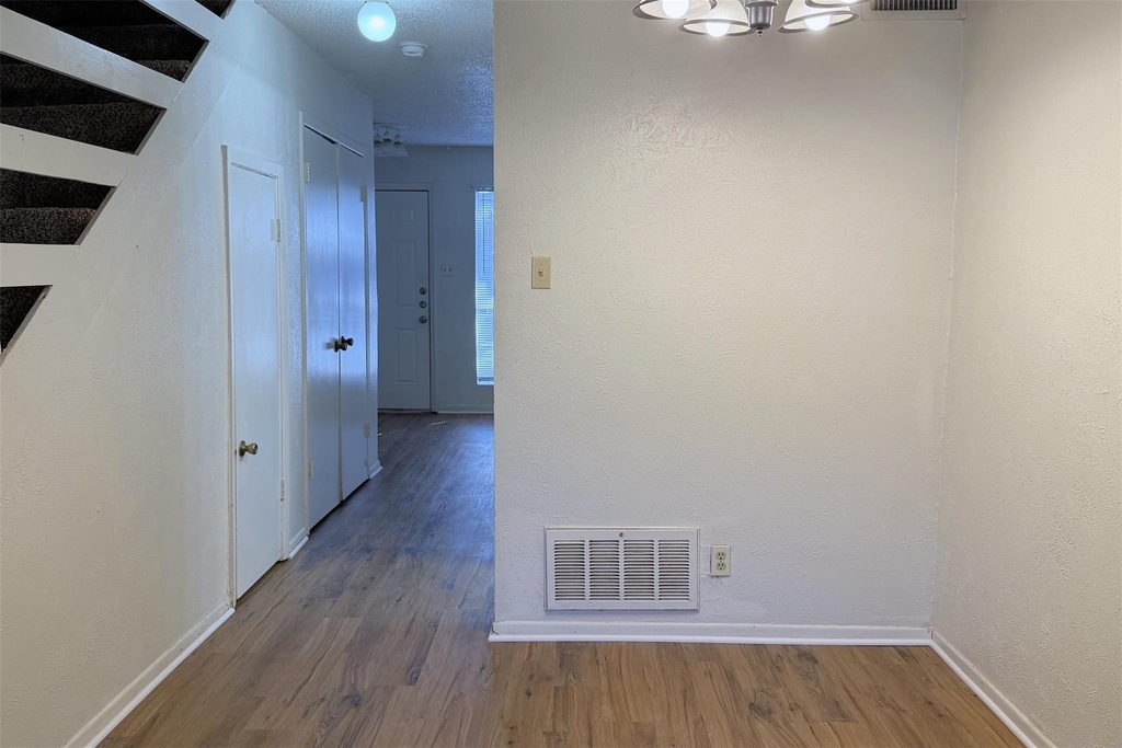 1913 Kingswood Court - Photo 3