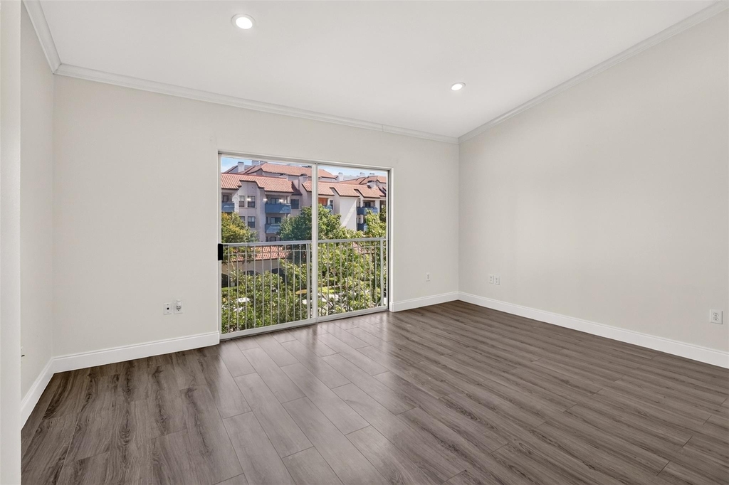 330 Las Colinas Boulevard E - Photo 5