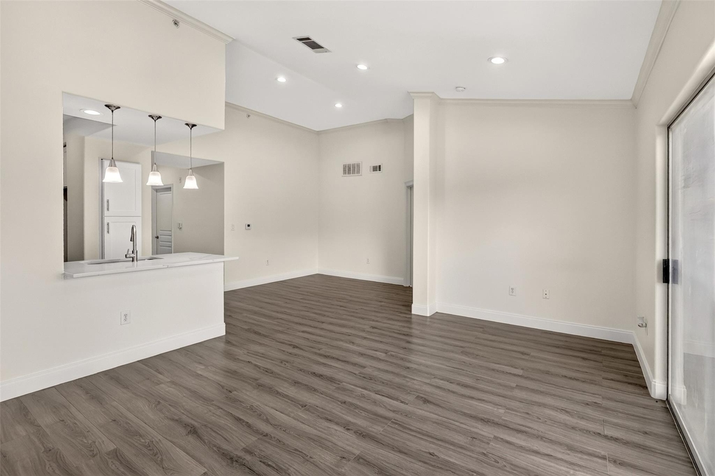330 Las Colinas Boulevard E - Photo 4