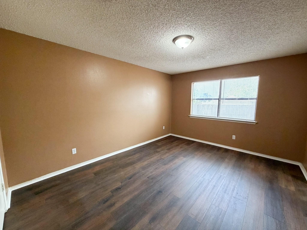 921 Park Place Boulevard - Photo 11