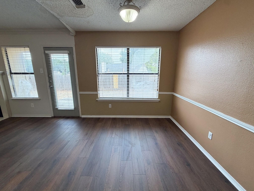 921 Park Place Boulevard - Photo 7