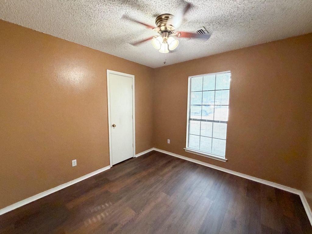 921 Park Place Boulevard - Photo 8