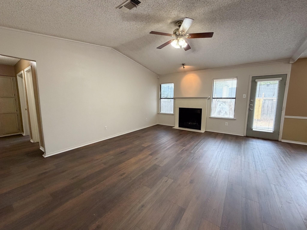 921 Park Place Boulevard - Photo 2