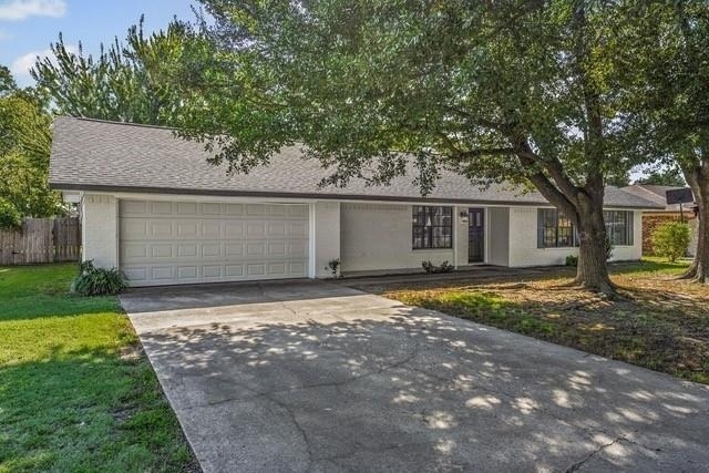 221 Azalea Drive - Photo 2