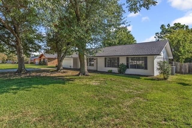 221 Azalea Drive - Photo 3