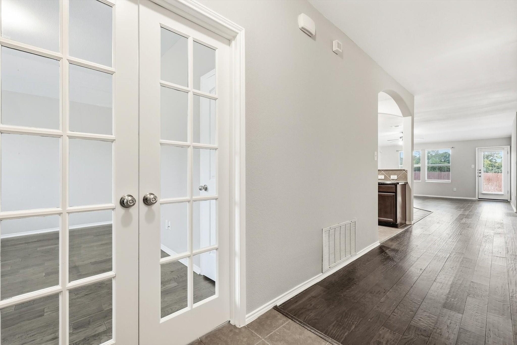 652 Lincoln Avenue - Photo 5