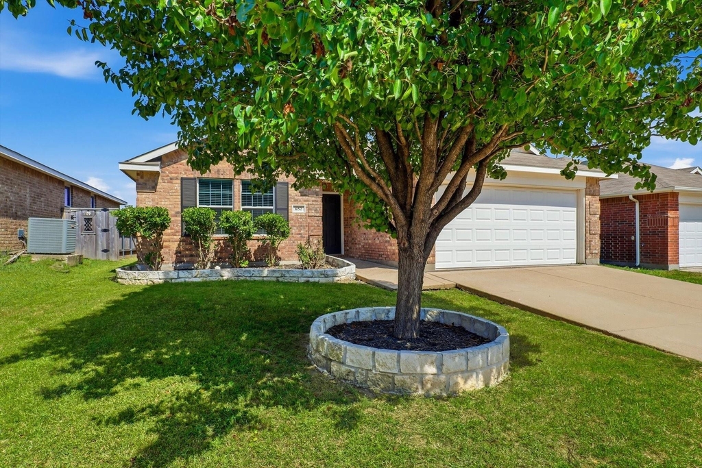 652 Lincoln Avenue - Photo 1