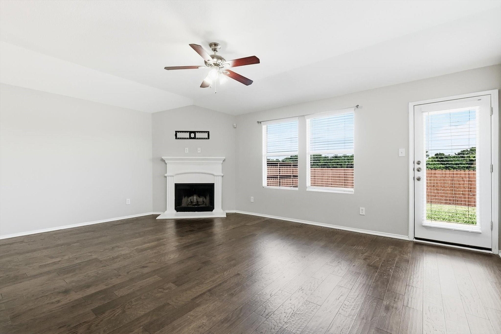 652 Lincoln Avenue - Photo 6