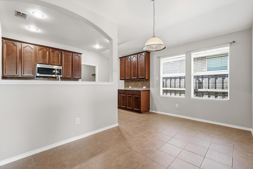 652 Lincoln Avenue - Photo 10