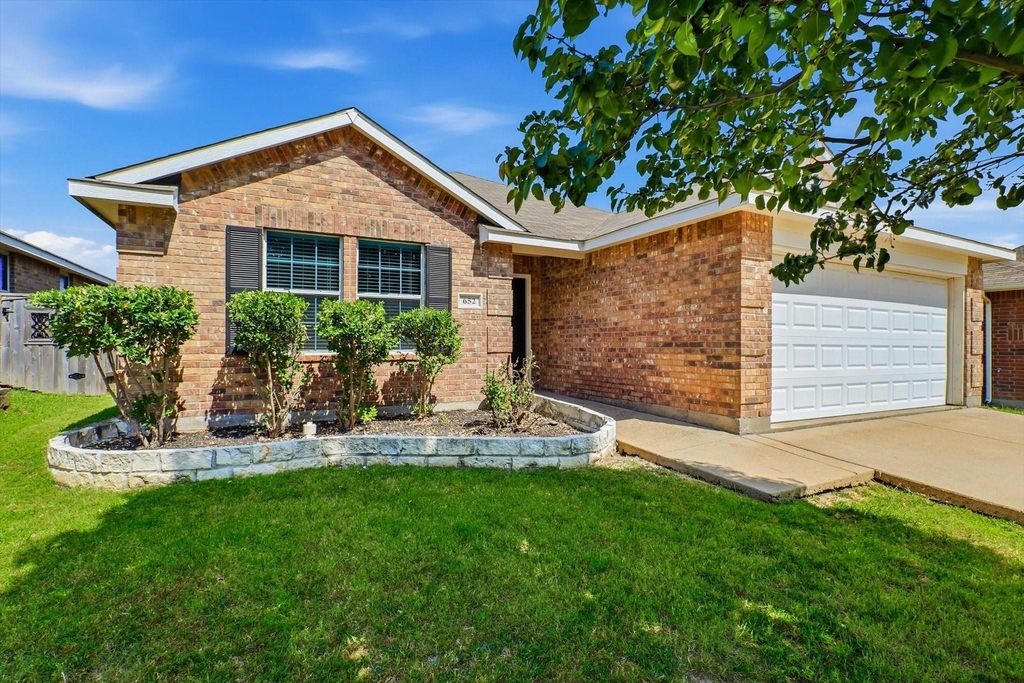 652 Lincoln Avenue - Photo 2