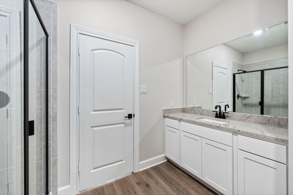1013 Pecan Place - Photo 4